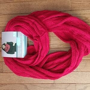Serra Ladies Cable Knit Infinity Scarf Red
